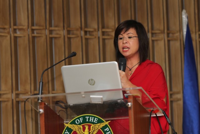 Karrie-Ilagan, general Manager of Microsoft Philippines, addresses UP students during Tech Femme event